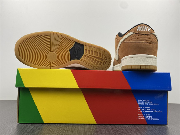 nike sb dunk low pro iso wheat brown white black dh1319-200